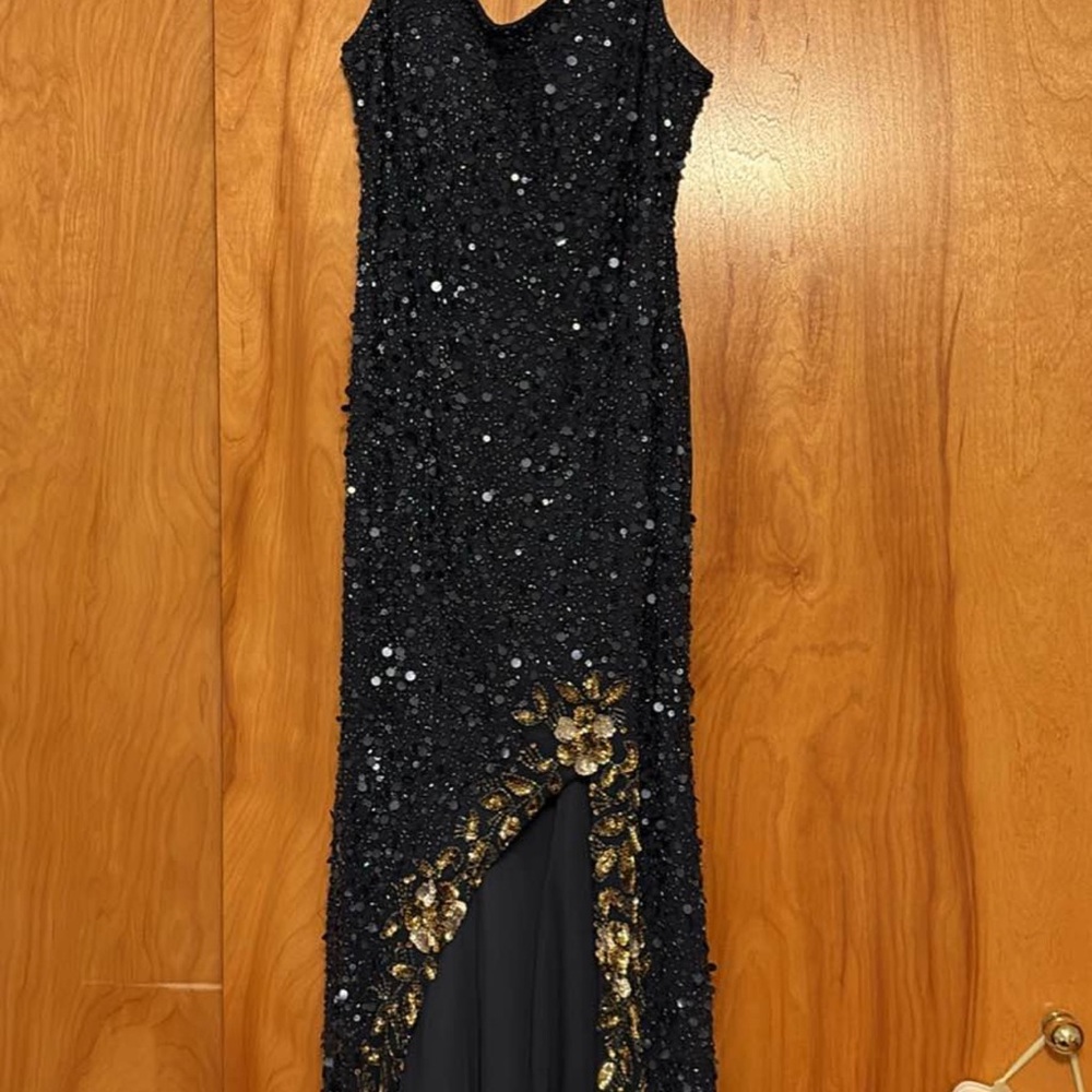 Elegant Black and Gold Sequin Dress